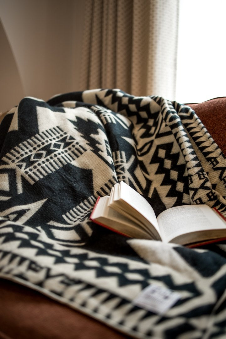 Awa Reversible Blanket - Natural & Black ♡ Free Shipping ♡ 4-7 Days