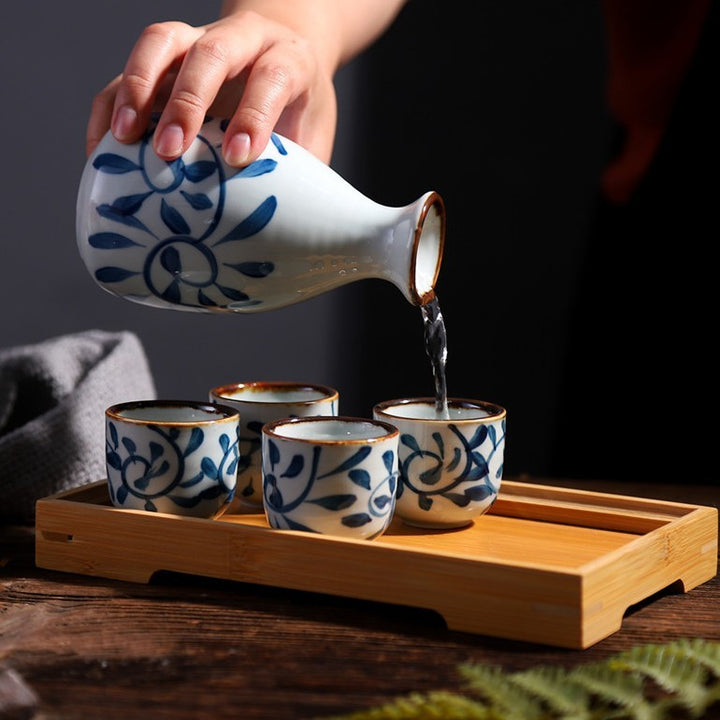 Hand-painted Ceramic Underglaze Japanese Style White Wine Cup Dispenser For Home Use