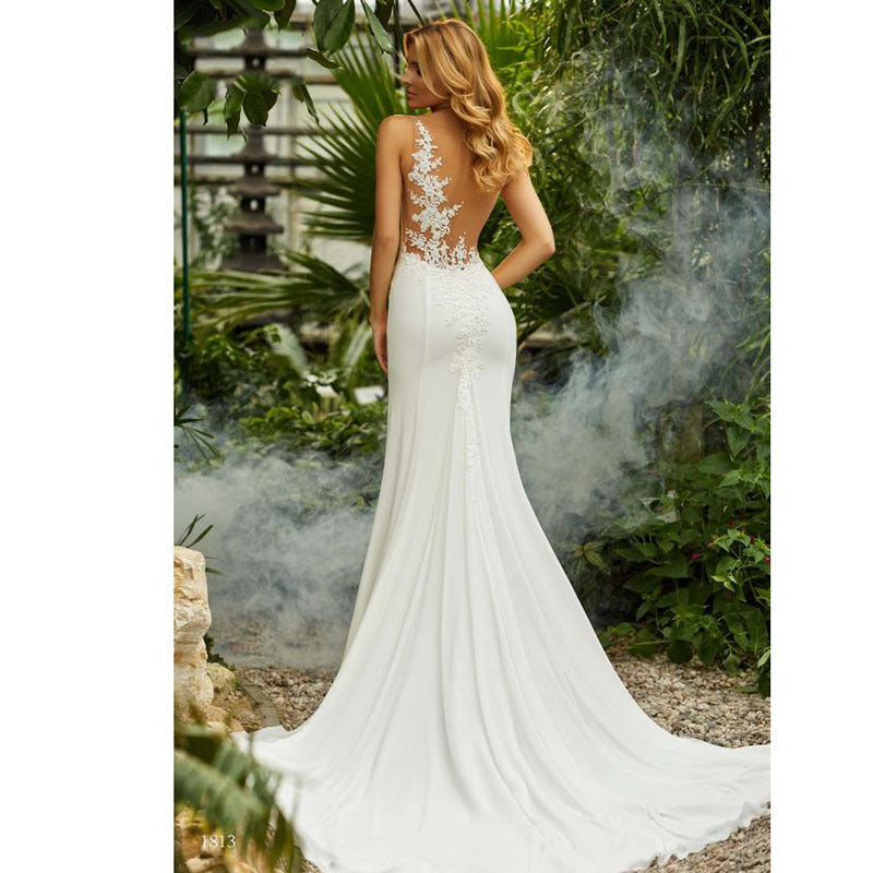 Retro Round-Neck Bridal Gown | Subtle Tail & Vintage Charm