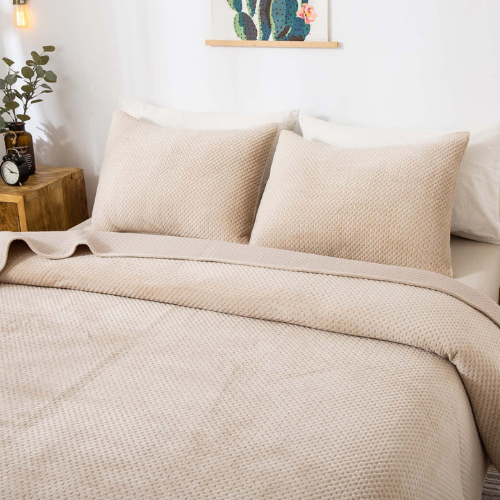 Kasentex Ultra Soft Plush Poly-Velvet Quilt Set, Queen, King, Room Decor, Graduation Gifts, Fathers Day Gift