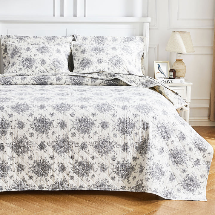 Petit Toile Cotton Flannel Quilt Set
