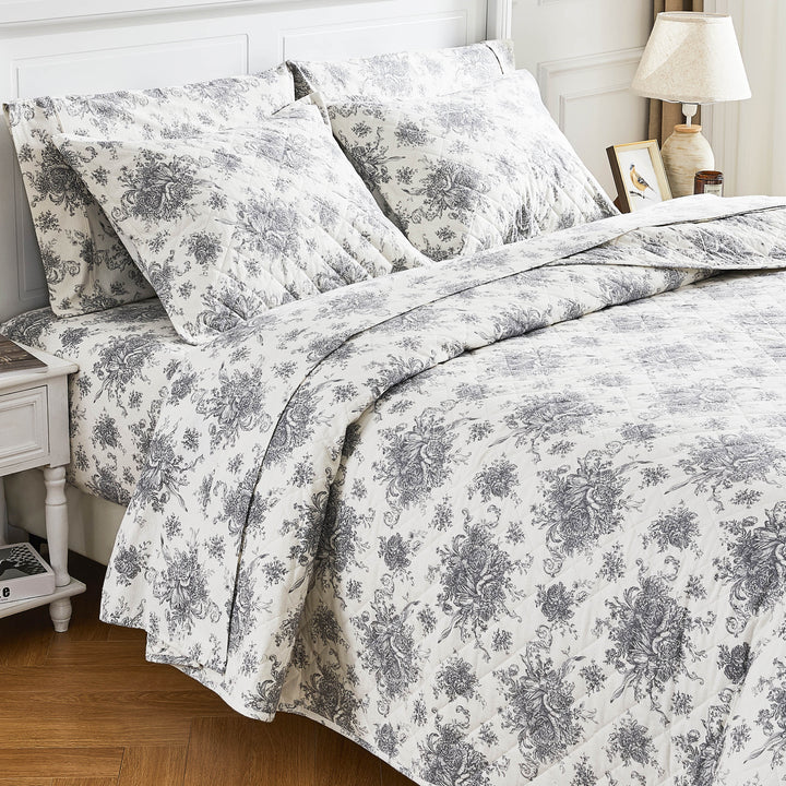 Petit Toile Cotton Flannel Quilt Set