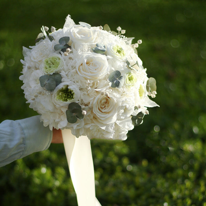 Hand Holding Flowers Rose Cotton Wedding Girlfriend Pick Up Kiss