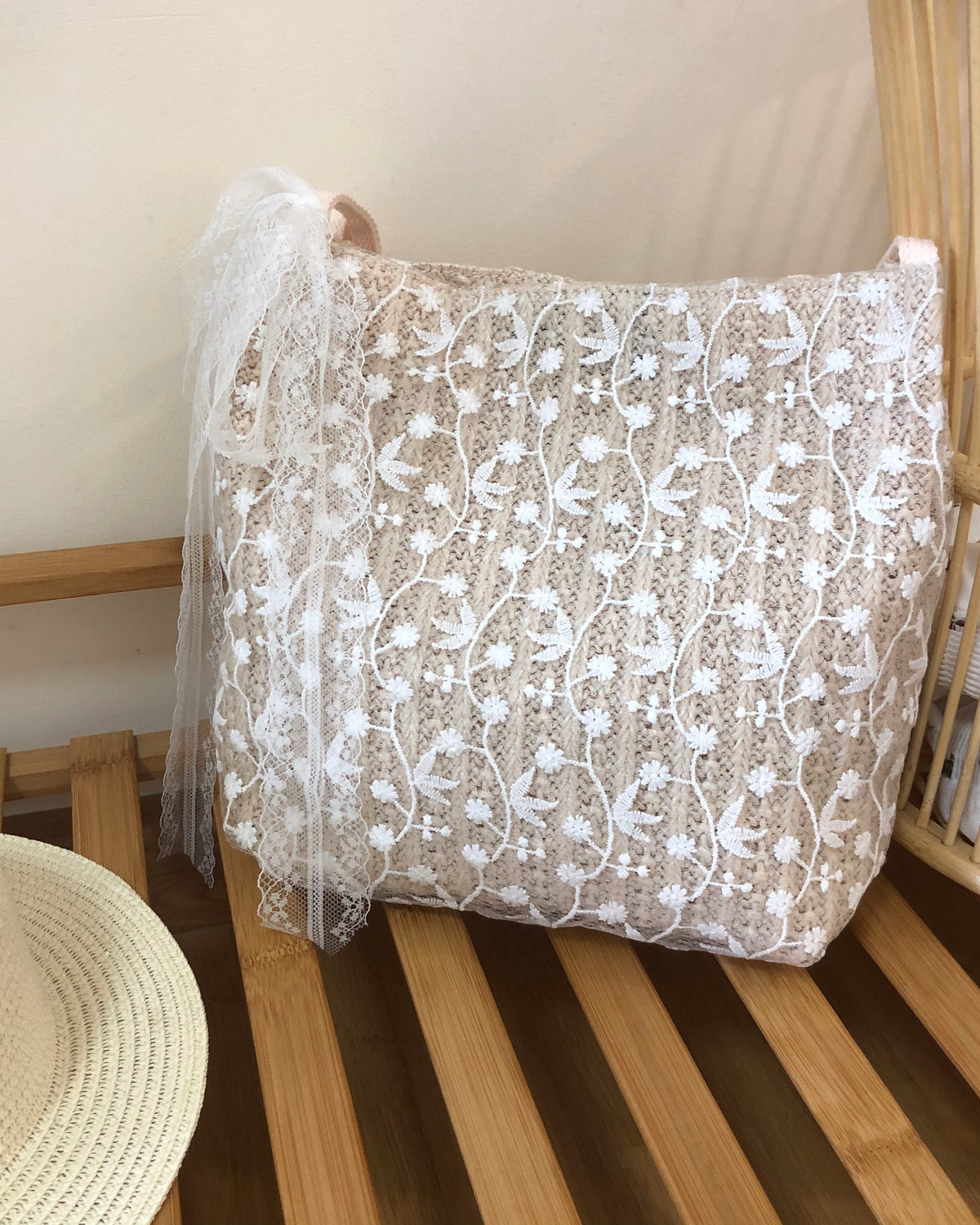 Straw woven handbag