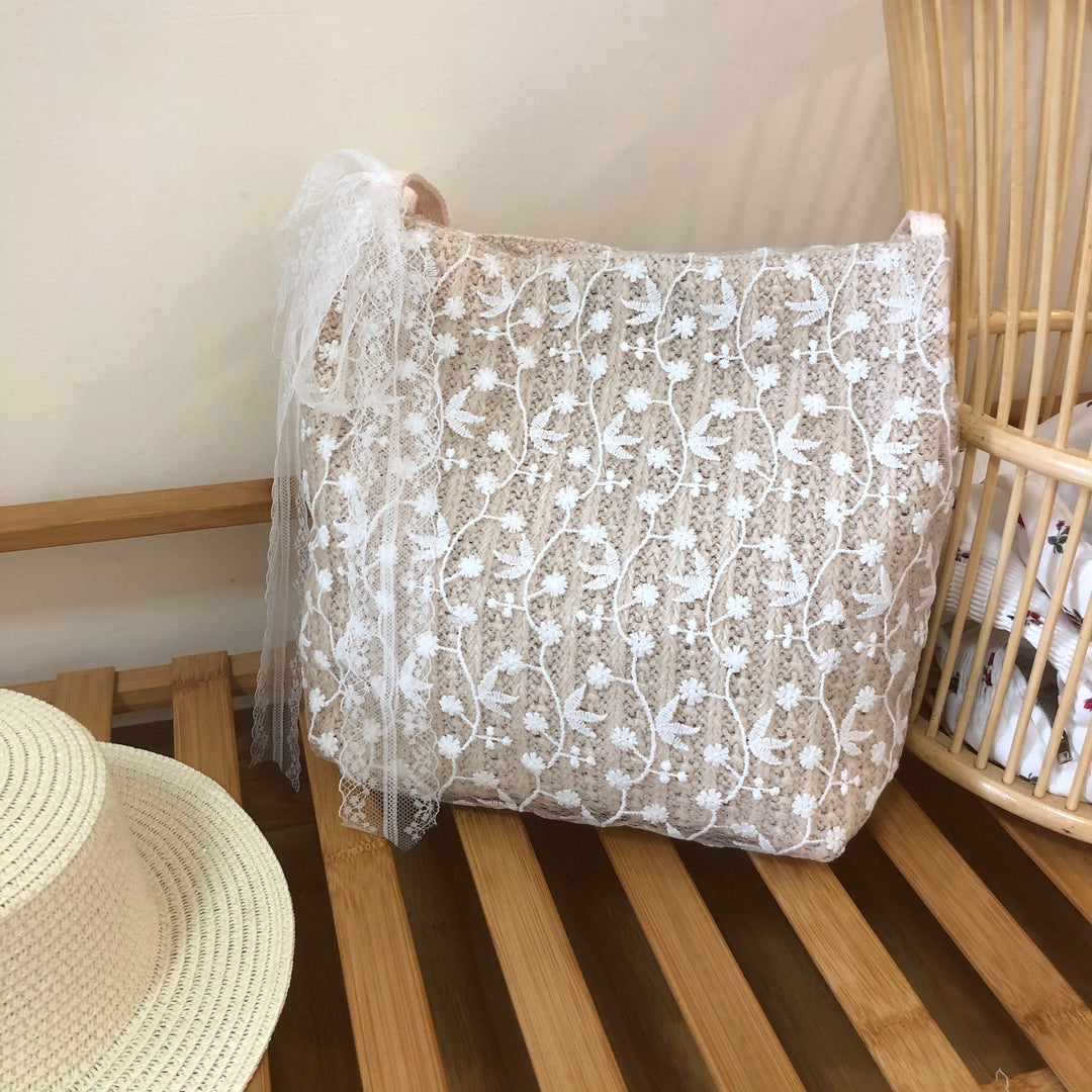 Straw woven handbag