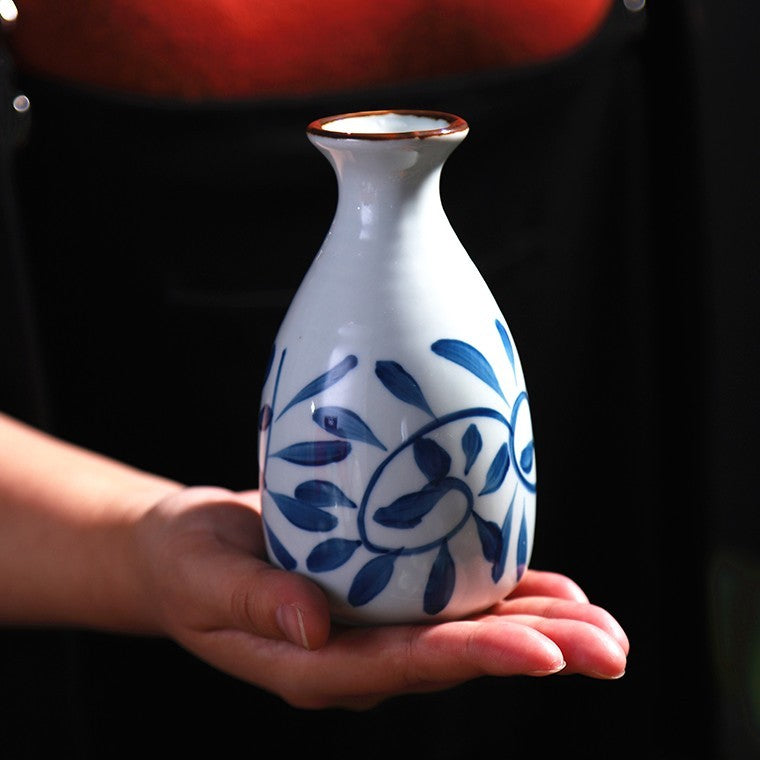 Hand-painted Ceramic Underglaze Japanese Style White Wine Cup Dispenser For Home Use