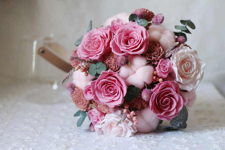 Hand Holding Flowers Rose Cotton Wedding Girlfriend Pick Up Kiss
