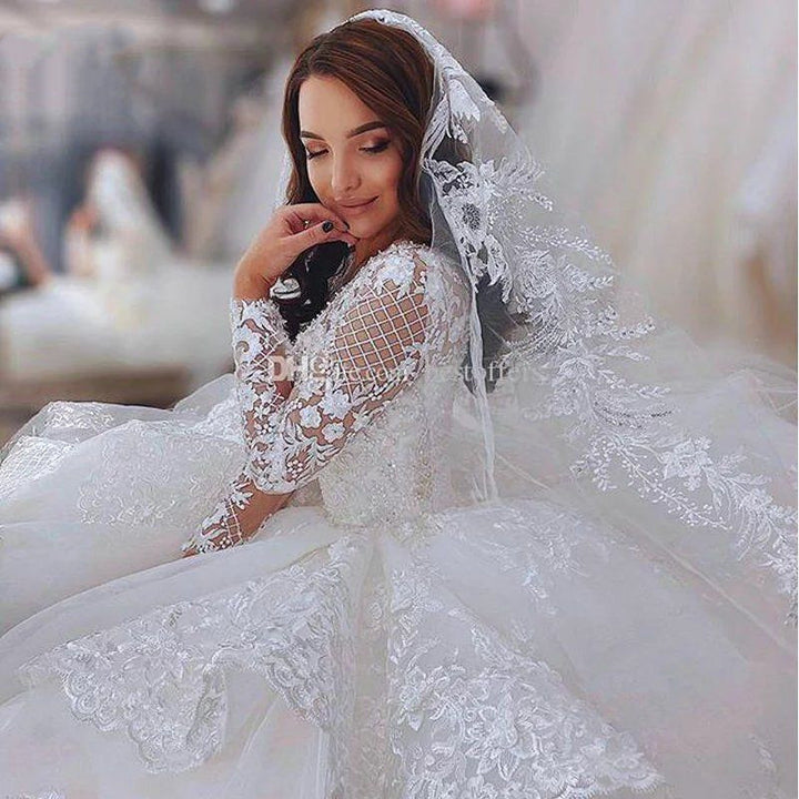 Bridal Off-shoulder Fashion Lace Wedding Dress Trailing