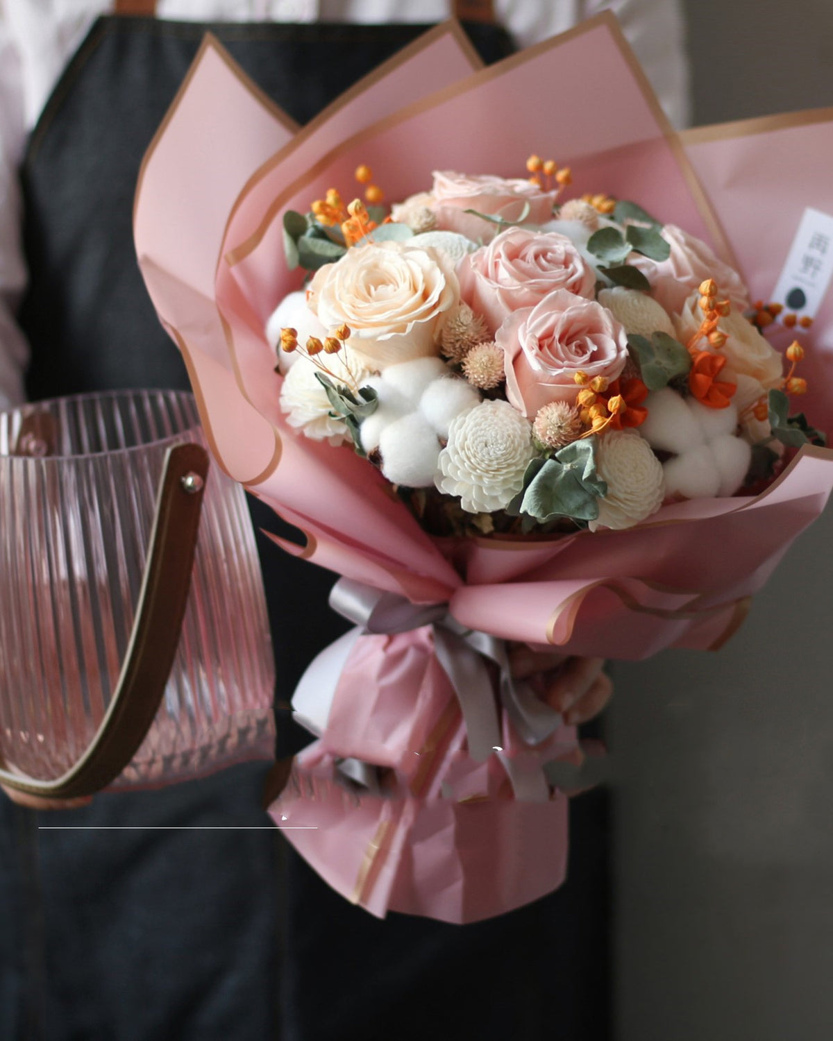 Hand Holding Flowers Rose Cotton Wedding Girlfriend Pick Up Kiss