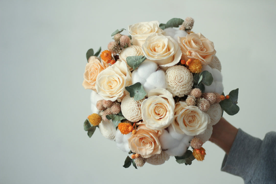 Hand Holding Flowers Rose Cotton Wedding Girlfriend Pick Up Kiss