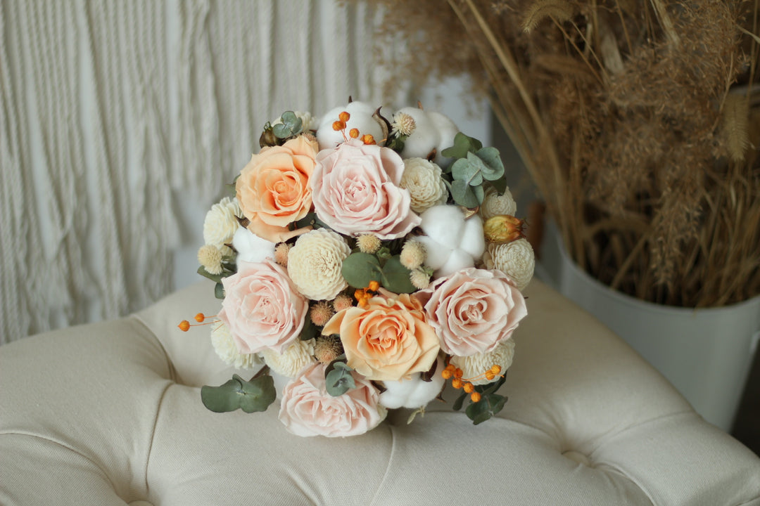 Hand Holding Flowers Rose Cotton Wedding Girlfriend Pick Up Kiss