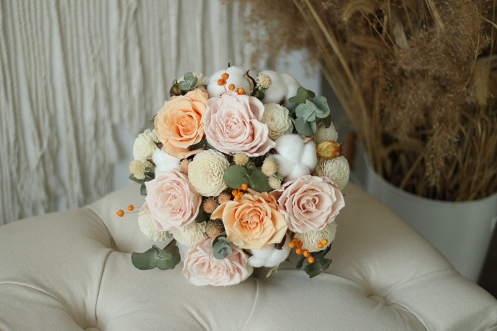Hand Holding Flowers Rose Cotton Wedding Girlfriend Pick Up Kiss