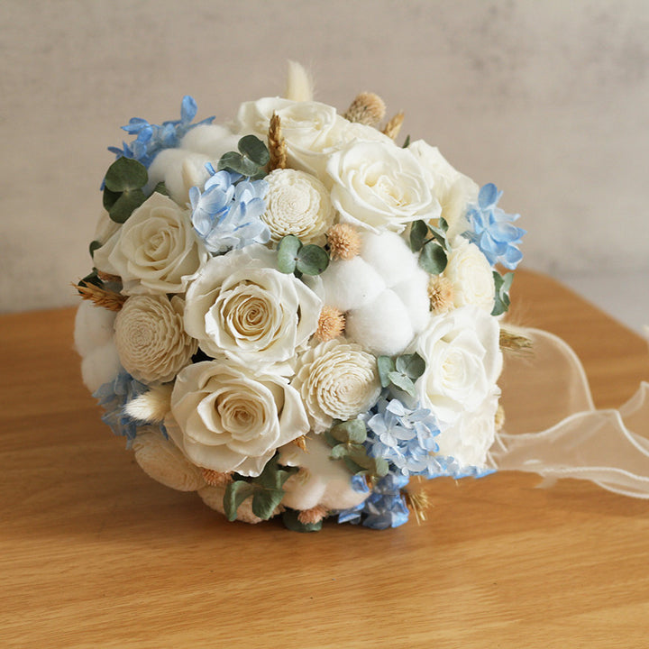 Hand Holding Flowers Rose Cotton Wedding Girlfriend Pick Up Kiss